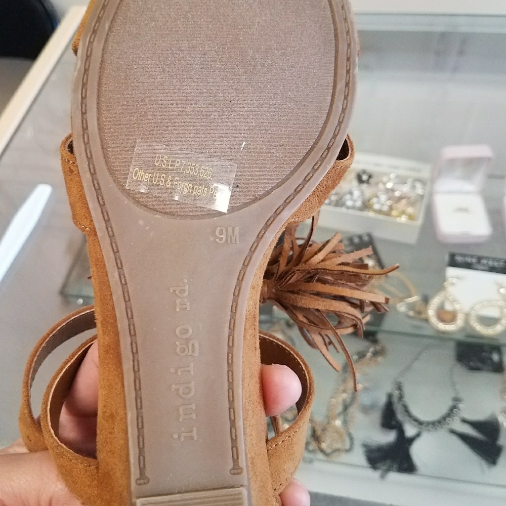 Sandles - Picture 3 of 4